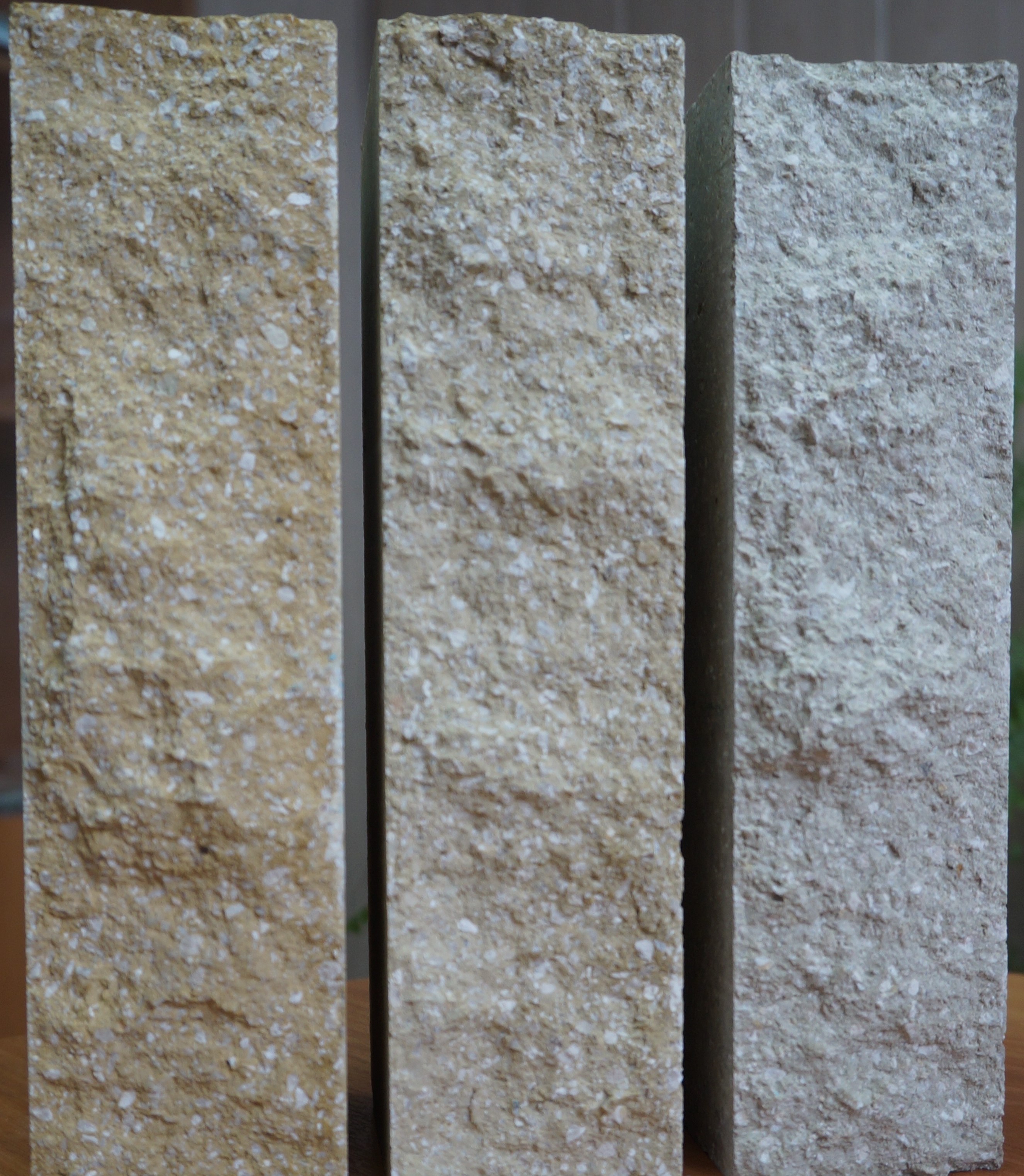 Прочность от М-250; влагопоглощение 6-8%; морозостойкость F-200; теплопроводность 0.9