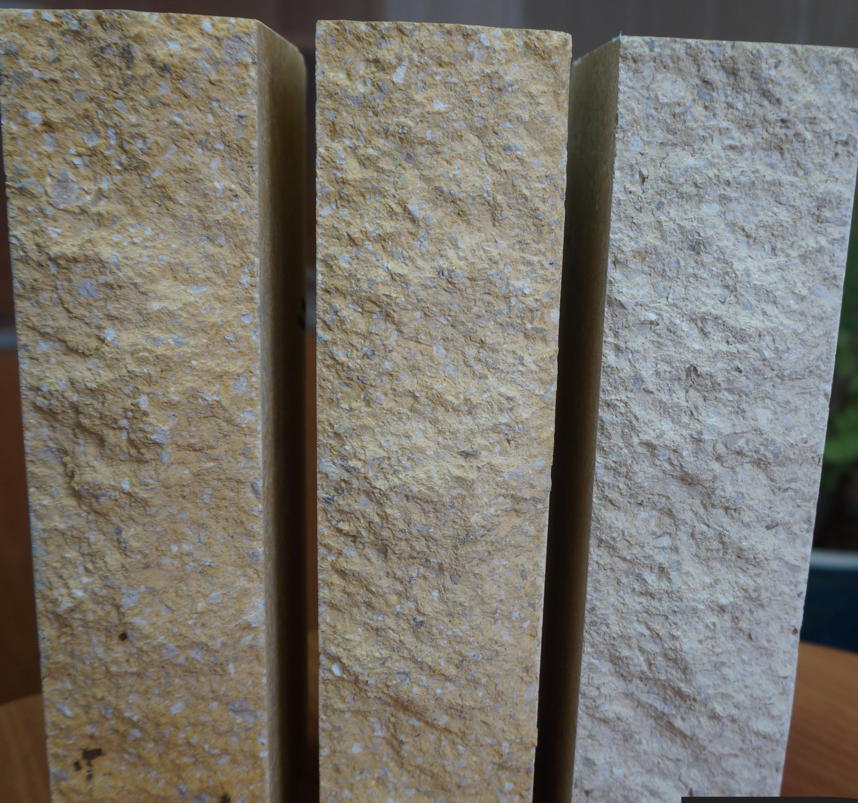 Прочность от М-250; влагопоглощение 6-8%; морозостойкость F-200; теплопроводность 0.9