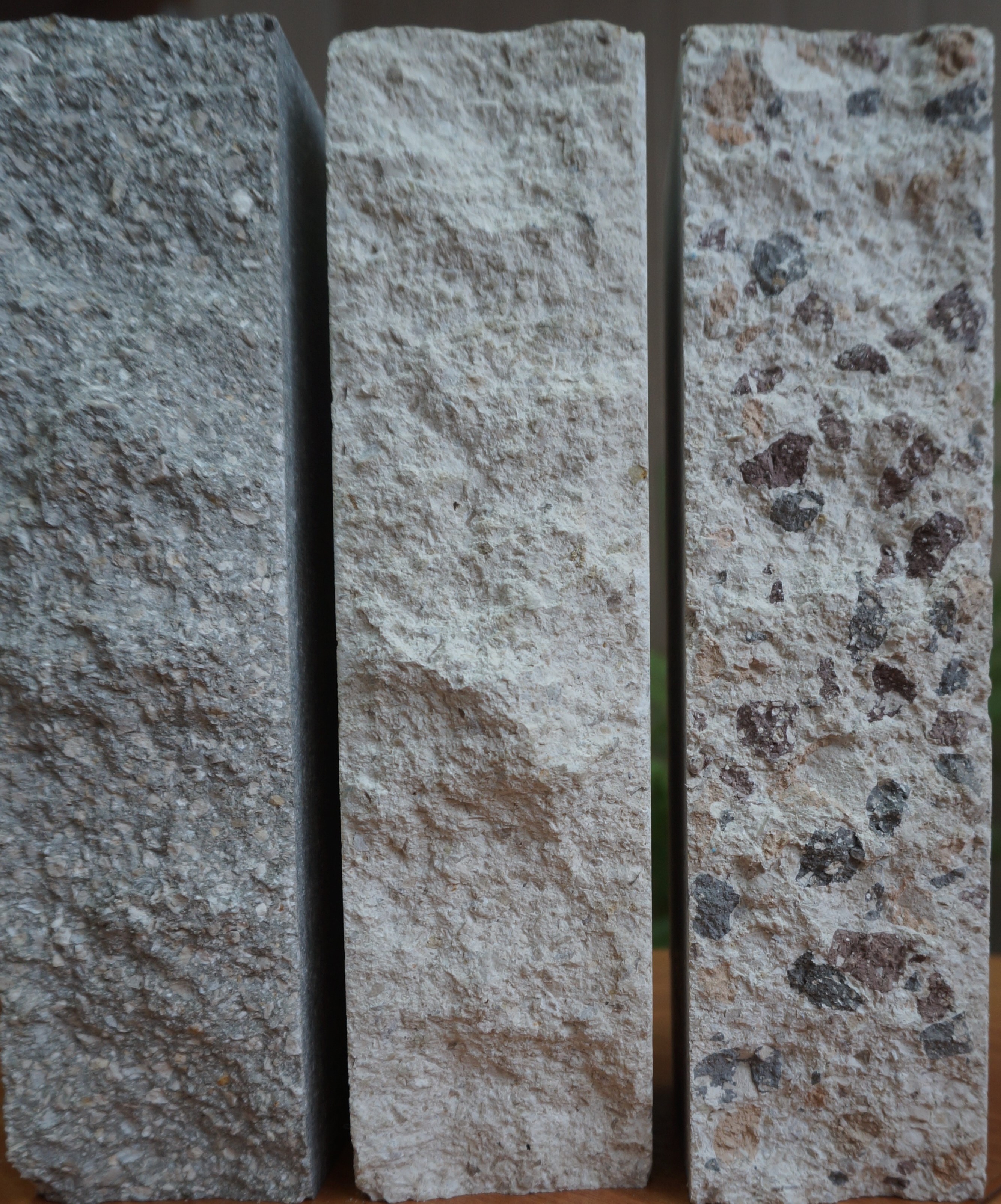 Прочность от М-250; влагопоглощение 6-8%; морозостойкость F-200; теплопроводность 0.9