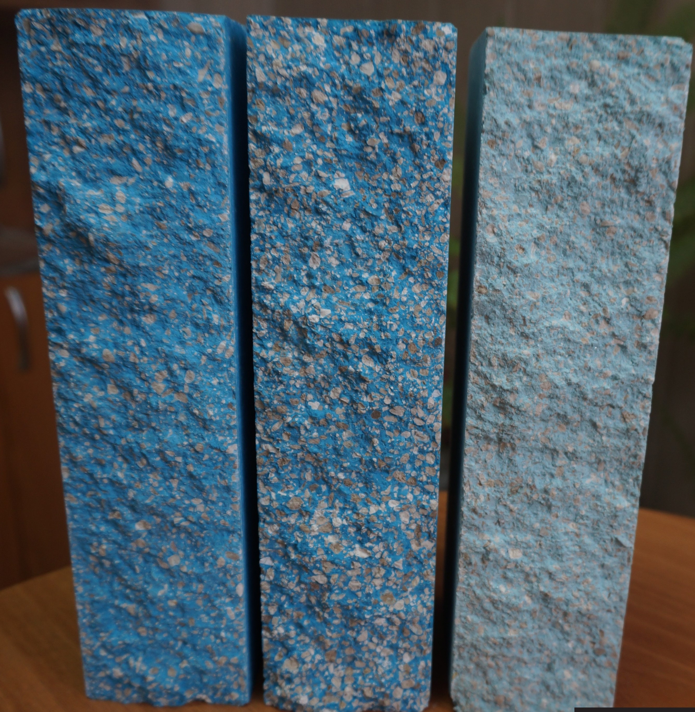 Прочность от М-250; влагопоглощение 6-8%; морозостойкость F-200; теплопроводность 0.9