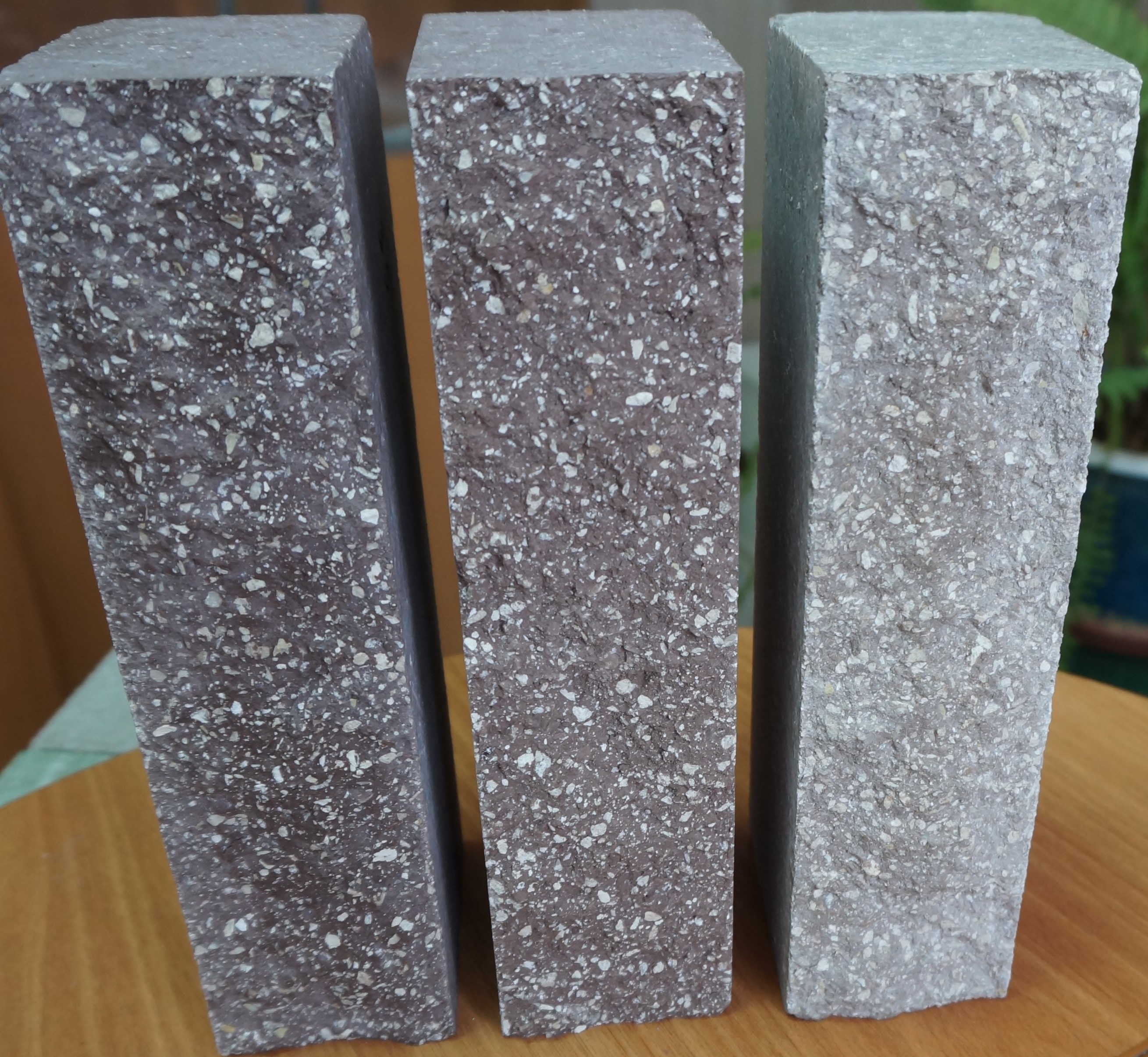 Прочность от М-250; влагопоглощение 6-8%; морозостойкость F-200; теплопроводность 0.9